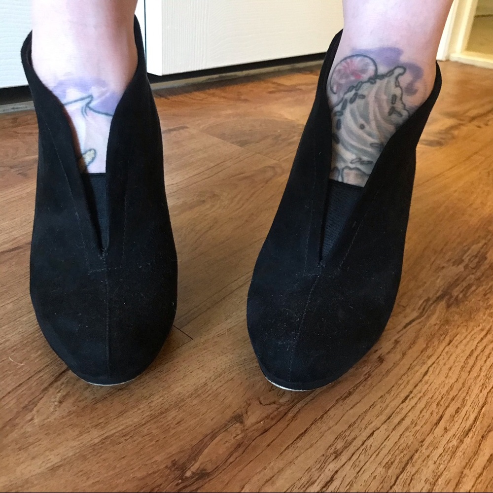 Split Top Black Booties 🖤